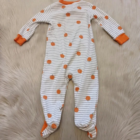 Simple Joys white and gray striped pumpkin footsie PJs size 6-9M - Picture 2 of 5